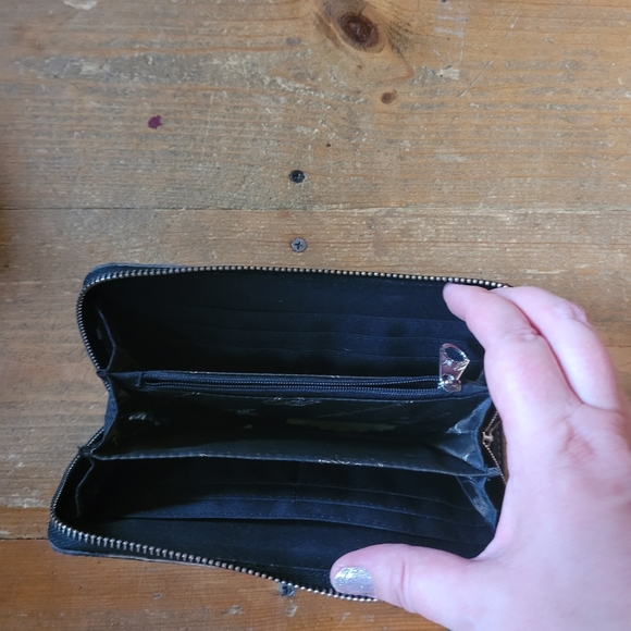 Wristlet/wallet - Picture 2 of 3